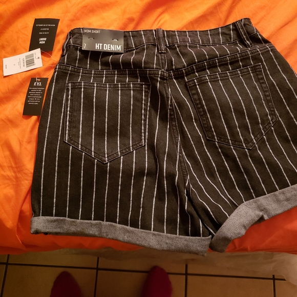 Women Chorts - Picture 5 of 16